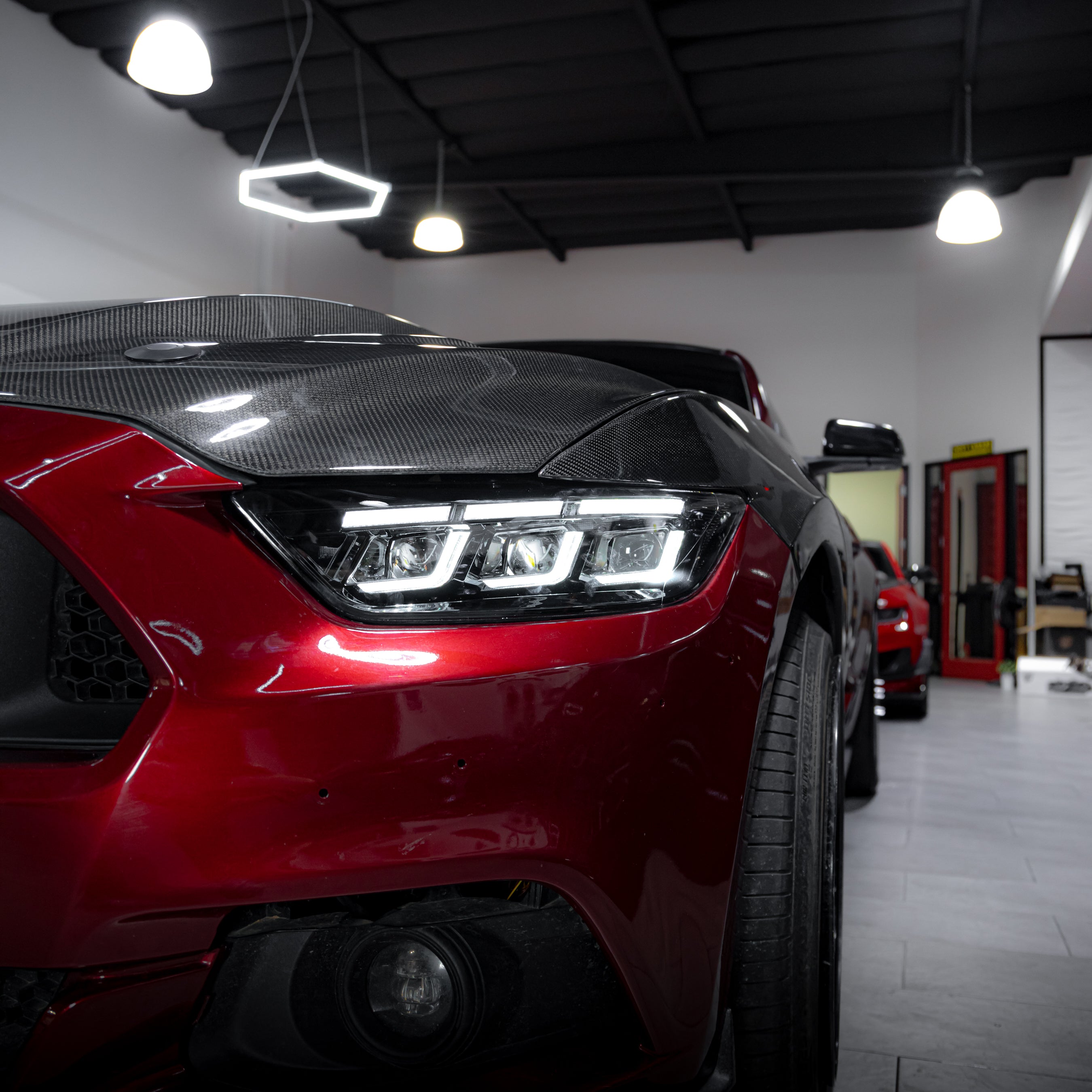 مصابيح أمامية بروجكتور فورد موستانج طراز S650 موديل 2015-2017 مع إشارات انعطاف متسلسلة باللون العنبر LED