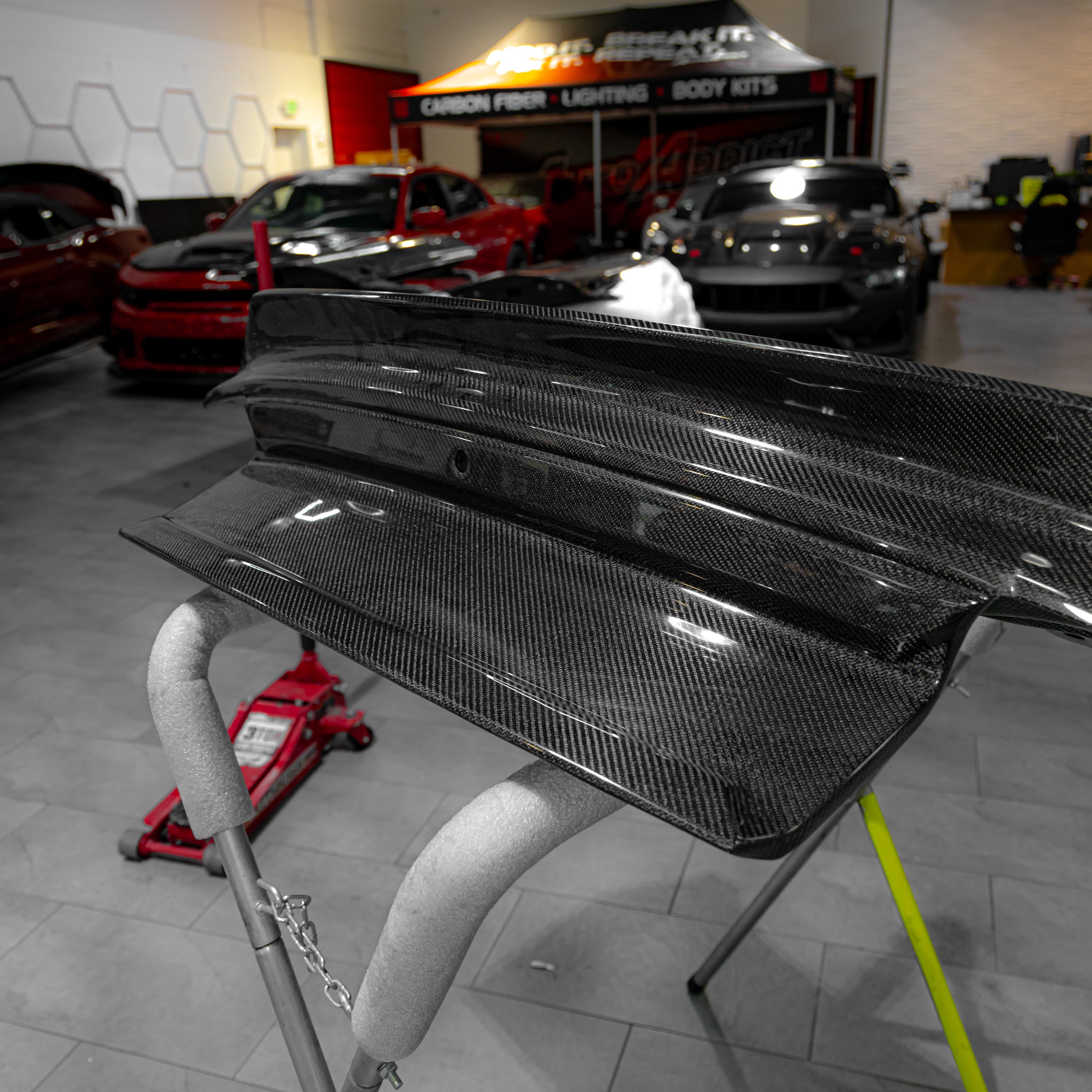 CAJA ABIERTA 2015-2022 MUSTANG DOBLE LADO DE FIBRA DE CARBONO TIPO ST PORTAEQUIPAJE CON SPOILER INTEGRADO