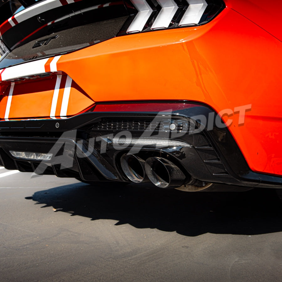 ناشر خلفي من فورد موستانج دارك هورس 2024+ بأربعة أطراف باللون الأسود اللامع 