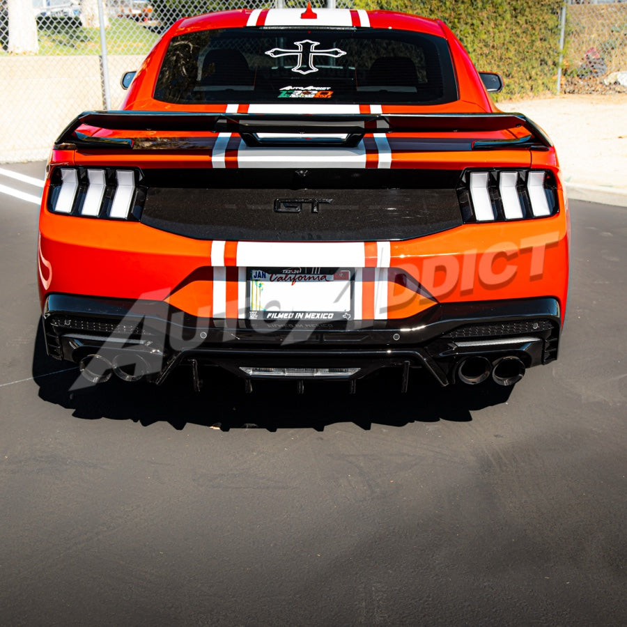 ناشر خلفي من فورد موستانج دارك هورس 2024+ بأربعة أطراف باللون الأسود اللامع 